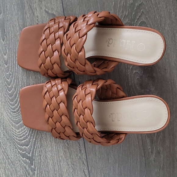Braided heels - Picture 3 of 5